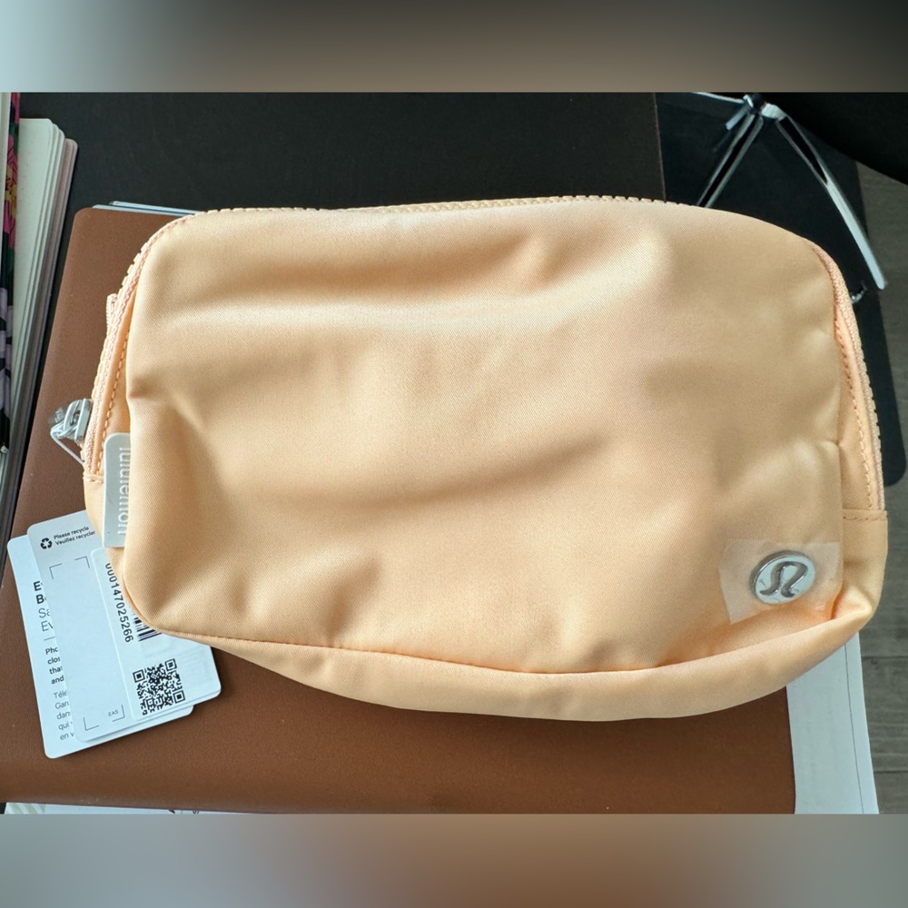 BNWT Lululemon Everywhere Beltbag Summer Glow